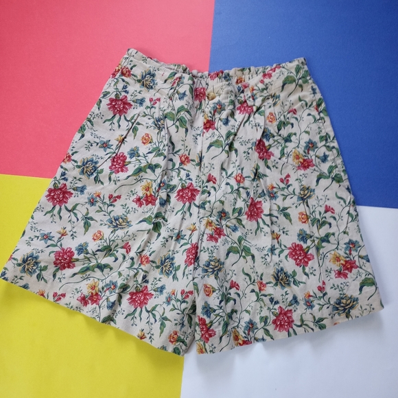 LizSport Pants - Vintage Liz Sport Petite Floral High-Waisted Short